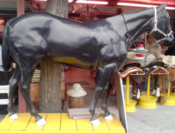 Caballo en Fibra de Vidrio